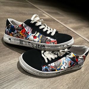Graphic low tops
Size 10
No box